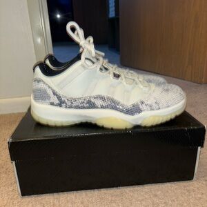Jordan 11 lows snakeskin size 10